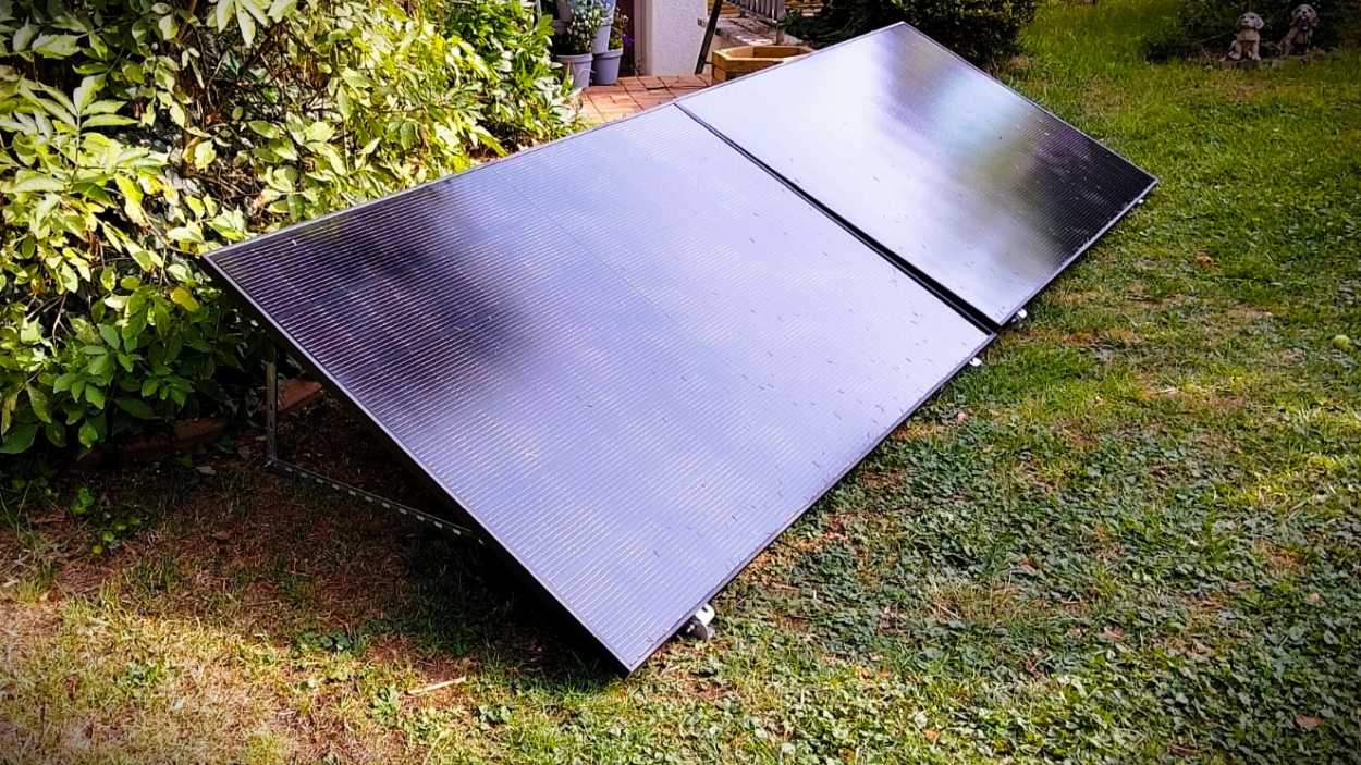 Solarmodule im Garten - Balkonkraftwerk - Bifaziale Full Black Solar Module