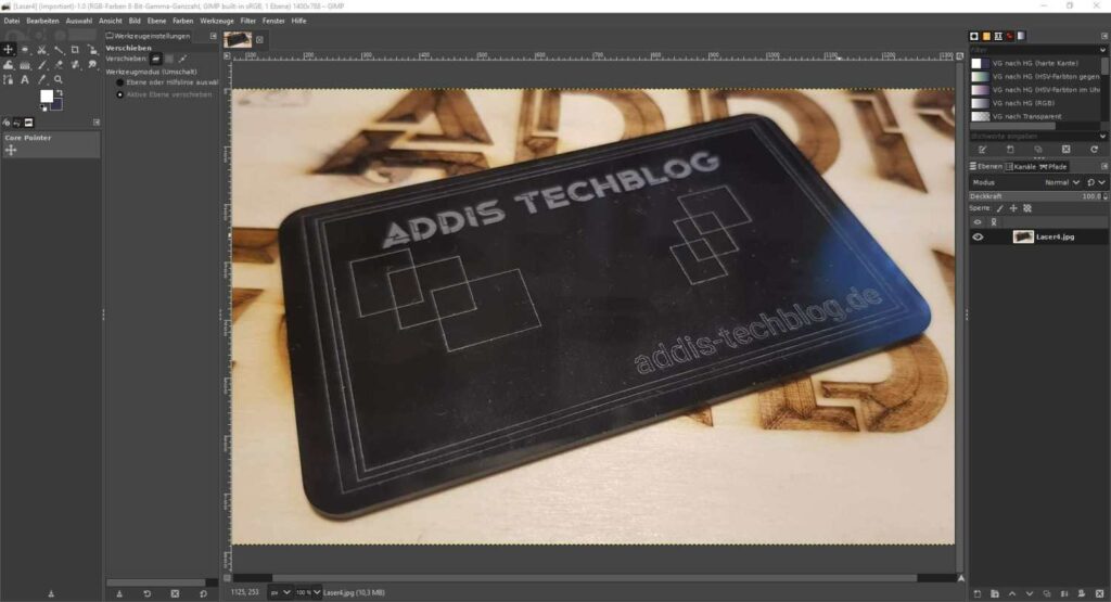 Lasergravur einer Karte mit Addis Techblog-Logo in GIMP geöffnet.