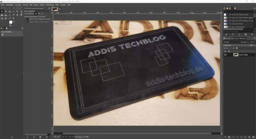 Lasergravur einer Karte mit Addis Techblog-Logo in GIMP geöffnet.
