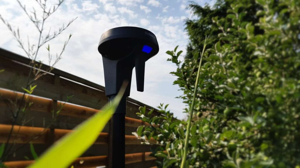 Die RTK Antenne des RoboUp T1200 Pro 2025 bei Addis Techblog