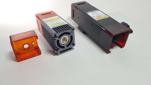Zwei Diodenlaser - das Lasermodul der Vevor 5 Watt Lasergraviermaschine und das 1o Watt Diodenlaser Modul des Mecpow X3 Pro