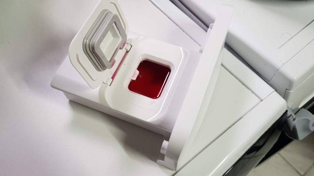 Waschmitteltank der Roborock Zeo Mini mit Waschmittel