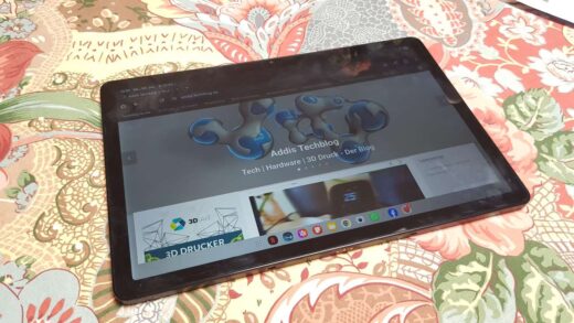 Tablet mit Addis Techblog im Chrome Browser