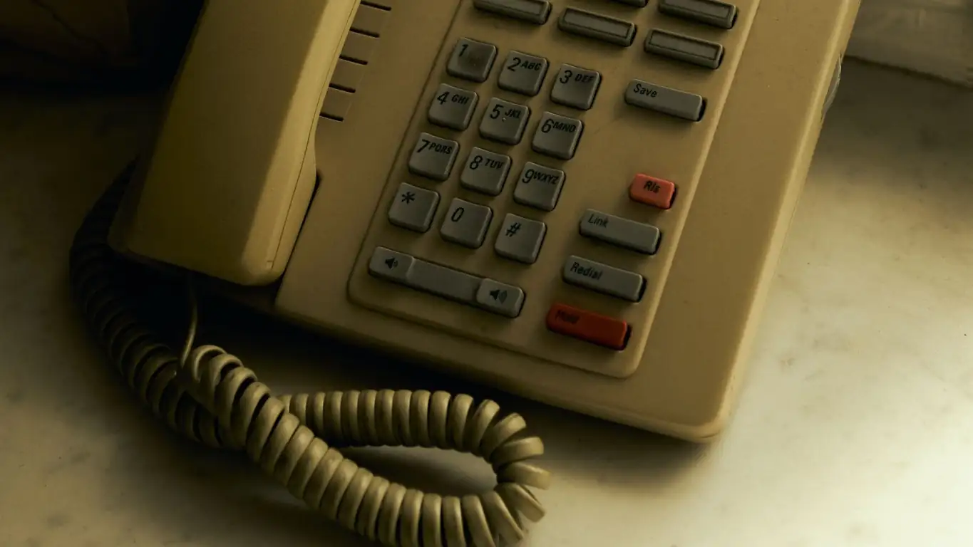 Altes, historisches Festnetztelefon mit Tasten