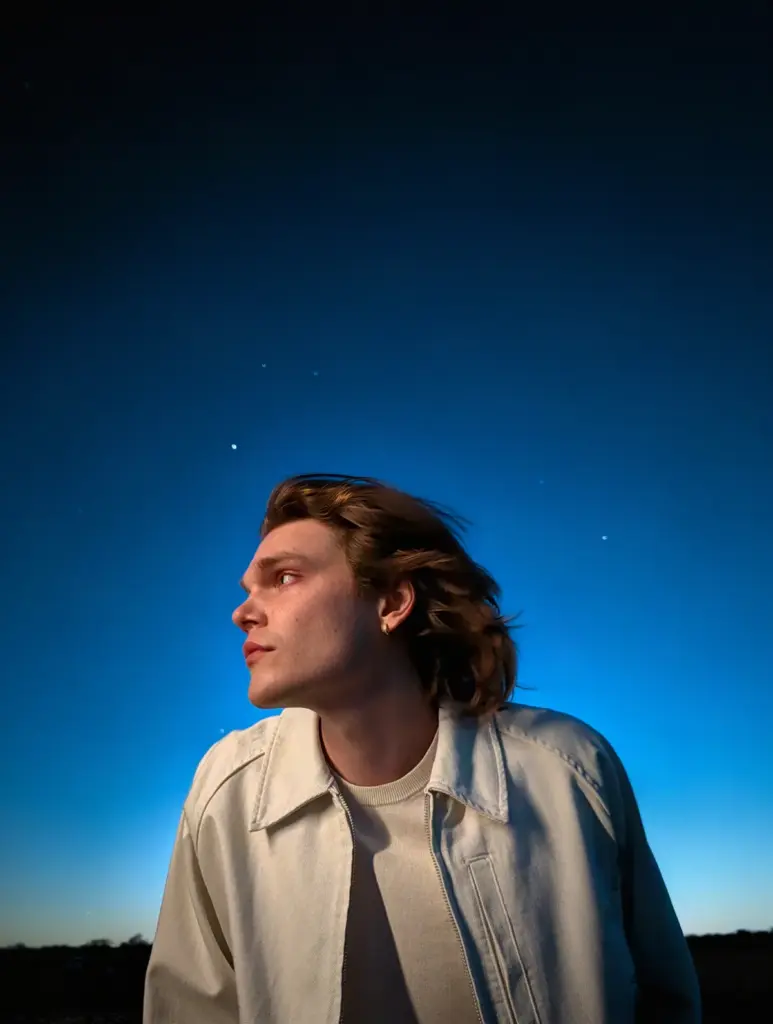 Instant Night Sight soll bis zu 4,5× schneller auslösen als bei Pixel 8, 9 und 10. Bild: Google
