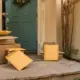 Mehrere Pakete vor einer Haustür