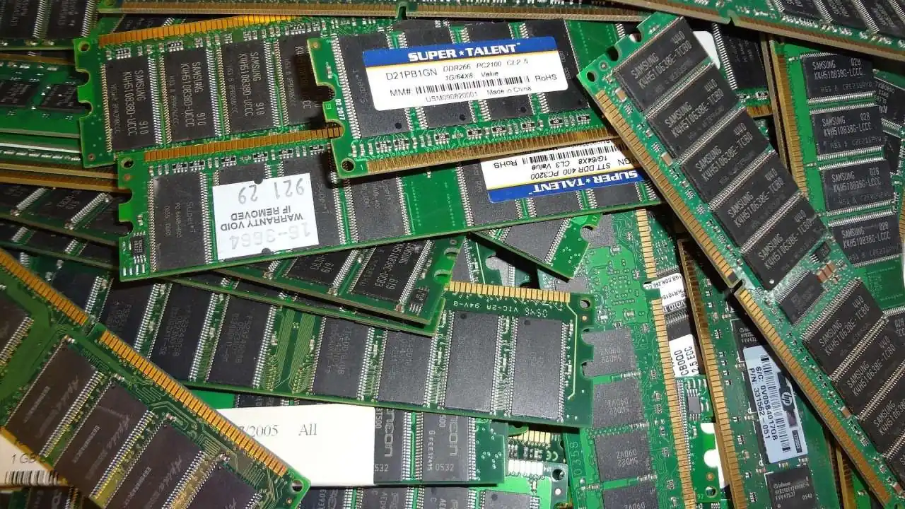 viele Ram Riegel auf einem Haufen